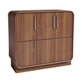 Moderne houten kast met vier deuren en afgeronde hoeken