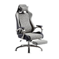 Ergonomische gamingstoel met verstelbare voetensteun en moderne stoffenbekleding.